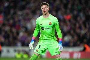 每体：巴萨如想让特狮踢欧冠，需要在报名名单中撤下什琴斯尼