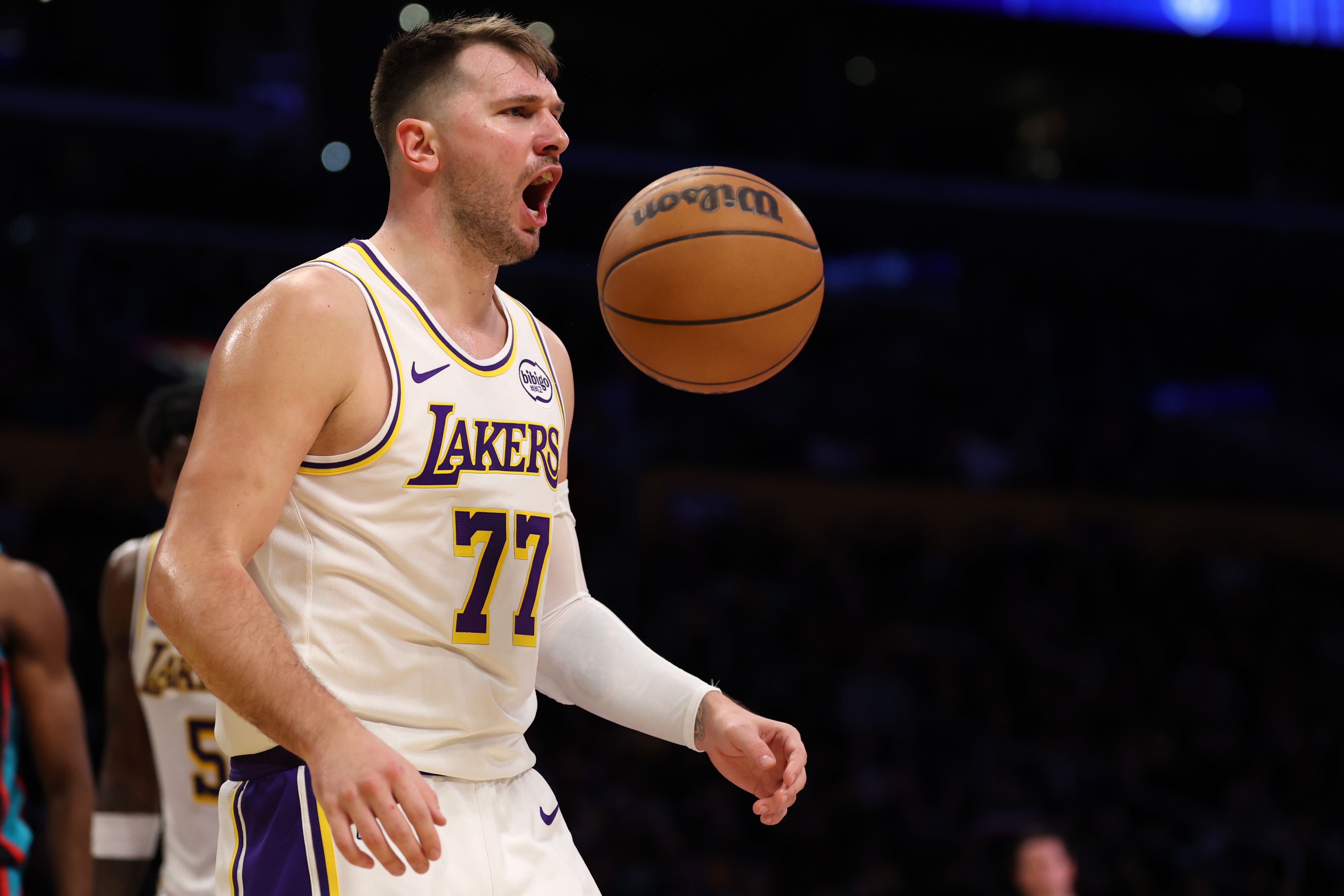 b体育-Shams：东契奇一直在处理腹股沟和其他一些问题 巴夫金今日可出战